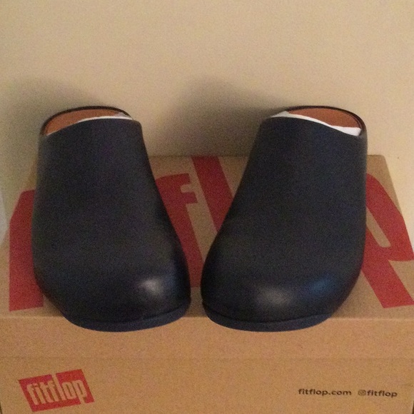 NWT Fitflop Shuv Leather Clogs Size 7 Navy Blue Price Just Reduced - Picture 7 of 11